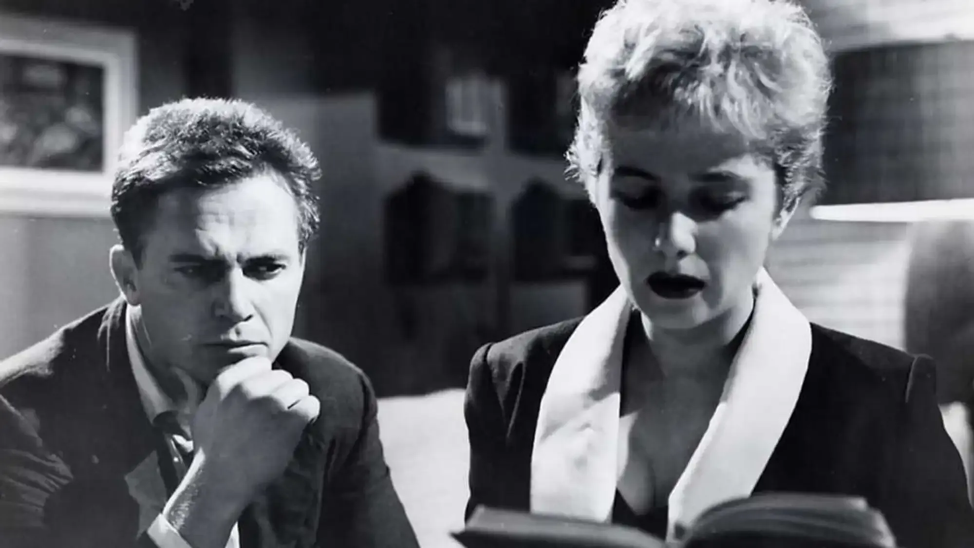 Kiss Me Deadly movie review